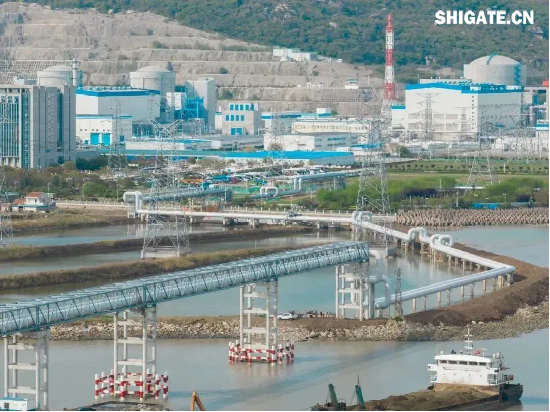 1月1日，國務(wù)院國資委新聞中心發(fā)布2024年度央企十大“超級工程”和央企十大“國之重器”，河鋼集團舞鋼公司參與研制的我國首個(gè)工業(yè)用途核能供汽項目“和氣一號”和中俄東線(xiàn)天然氣管道工程、中國南極秦嶺站，我國自主設計建造的首艘大洋鉆探船“夢(mèng)想”號、亞洲首艘圓筒型海上油氣加工廠(chǎng)“?？惶枴?、我國自主研制的更大直徑盾構機“江海號”分別入選。