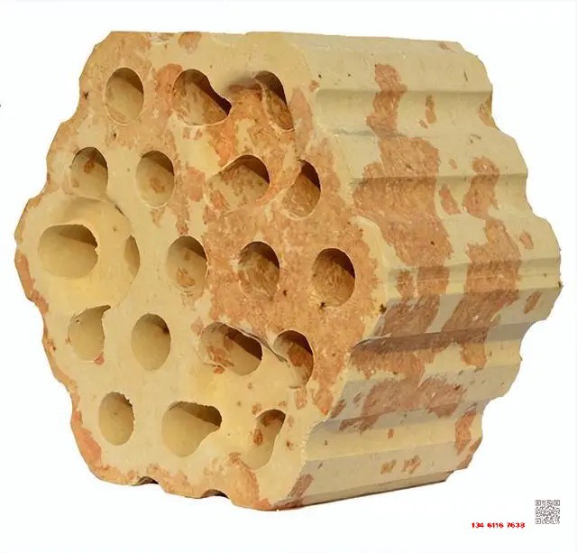 煉鐵過(guò)程實(shí)質(zhì)上是將鐵從其自然形態(tài)——礦石等含鐵化合物中還原出來(lái)的過(guò)程。煉鐵方法主要有高爐法、直接還原法、熔融還原法等，其原理是礦石在特定的氣氛中（還原物質(zhì)CO、H2、C；適宜溫度等）通過(guò)物化反應獲取還原后的生鐵。生鐵除了少部分用于鑄造外，絕大部分是作為煉鋼原料。  高爐煉鐵是現代煉鐵的主要方法，鋼鐵生產(chǎn)中的重要環(huán)節。這種方法是由古代豎爐煉鐵發(fā)展、改進(jìn)而成的。盡管世界各國研究發(fā)展了很多新的煉鐵法，但由于高爐煉鐵技術(shù)經(jīng)濟指標良好，工藝簡(jiǎn)單，生產(chǎn)量大,勞動(dòng)生產(chǎn)率高,能耗低，這種方法生產(chǎn)的鐵仍占世界鐵總產(chǎn)量的95％以上。  煉鐵工藝是是將含鐵原料（燒結礦、球團礦或鐵礦）、燃料（焦炭、煤粉等）及其它輔助原料（石灰石、白云石、錳礦等）按一定比例自高爐爐頂裝入高爐，并由熱風(fēng)爐在高爐下部沿爐周的風(fēng)口向高爐內鼓入熱風(fēng)助焦炭燃燒（有的高爐也噴吹煤粉、重油、天然氣等輔助燃料），在高溫下焦炭中的碳同鼓入空氣中的氧燃燒生成的一氧化碳和氫氣。  原料、燃料隨著(zhù)爐內熔煉等過(guò)程的進(jìn)行而下降，在爐料下降和上升的煤氣相遇，先后發(fā)生傳熱、還原、熔化、脫炭作用而生成生鐵，鐵礦石原料中的雜質(zhì)與加入爐內的熔劑相結合而成渣，爐底鐵水間斷地放出裝入鐵水罐，送往煉鋼廠(chǎng)。同時(shí)產(chǎn)生高爐煤氣，爐渣兩種副產(chǎn)品，高爐渣鐵主要礦石中不還原的雜質(zhì)和石灰石等熔劑結合生成，自渣口排出后，經(jīng)水淬處理后全部作為水泥生產(chǎn)原料；產(chǎn)生的煤氣從爐頂導出，經(jīng)除塵后，作為熱風(fēng)爐、加熱爐、焦爐、鍋爐等的燃料。